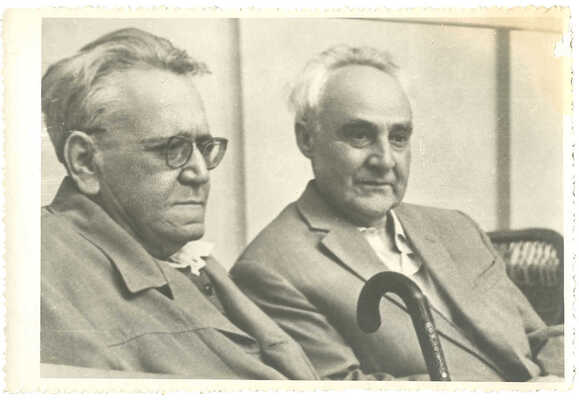 Неизвестный фотограф. Самуил Яковлевич Маршак и Иван Дмитриевич Василенко в Ялте